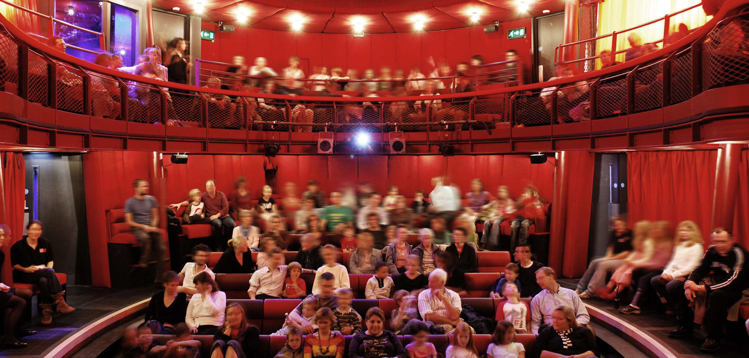 Egg Theatre Toddlers Bath