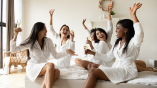 Hen Accommodation Bath with Champagne